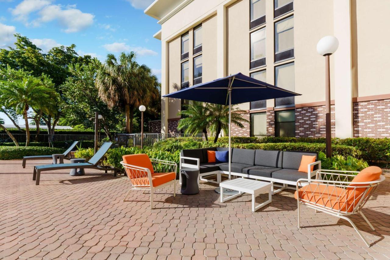 Hampton Inn Ft. Lauderdale-Cypress Creek Fort Lauderdale Exterior photo
