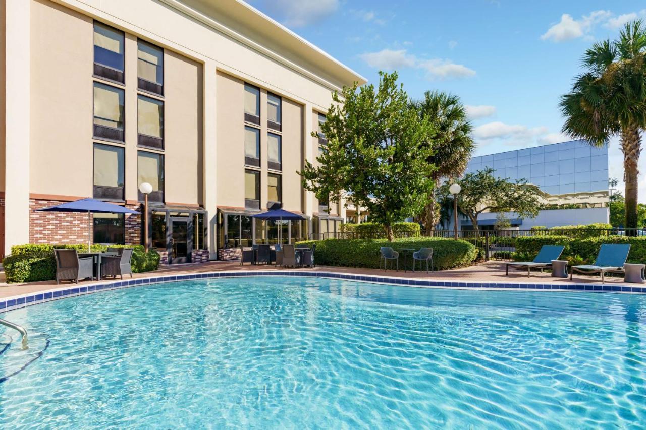 Hampton Inn Ft. Lauderdale-Cypress Creek Fort Lauderdale Exterior photo