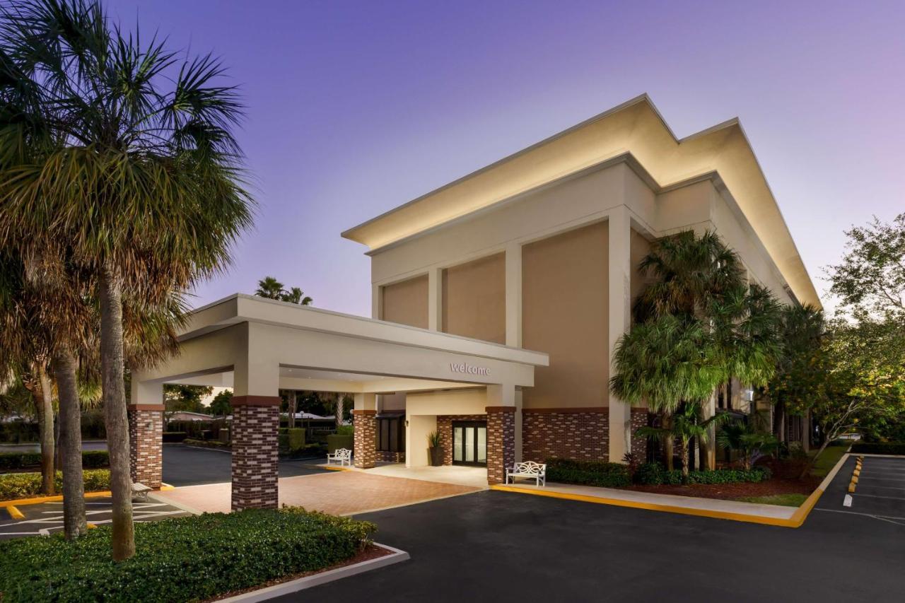 Hampton Inn Ft. Lauderdale-Cypress Creek Fort Lauderdale Exterior photo