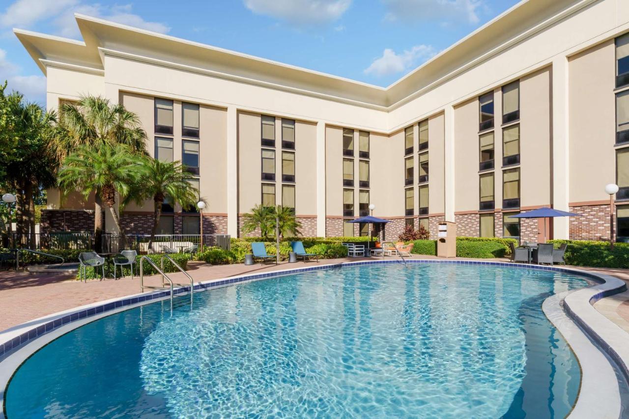 Hampton Inn Ft. Lauderdale-Cypress Creek Fort Lauderdale Exterior photo